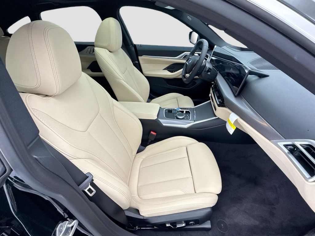Thumbnail: 2026 BMW i4 - 19