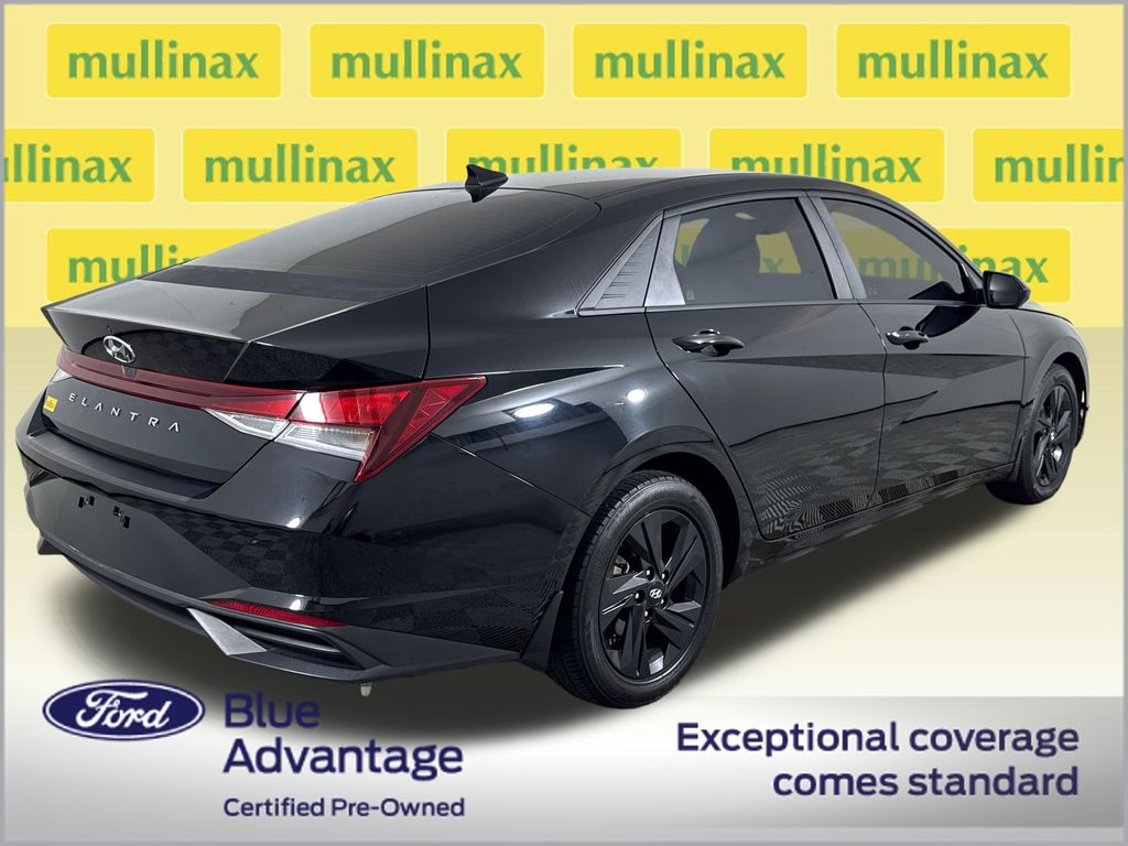 Certified Used 2022 Black Hyundai SEL image 4