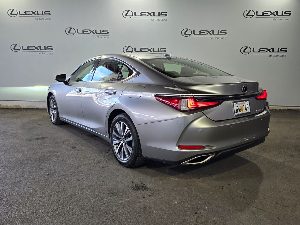 Thumbnail: 2021 Lexus ES - 8