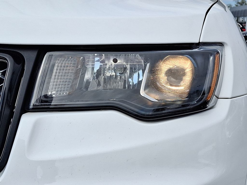 2017 Jeep Grand Cherokee — photo 10
