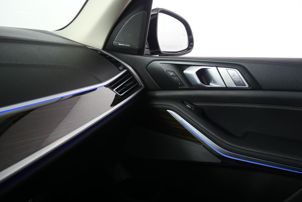 Thumbnail: 2020 BMW X7 - 32
