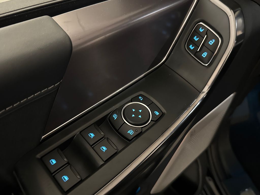 New 2026 Black Ford Platinum image 23