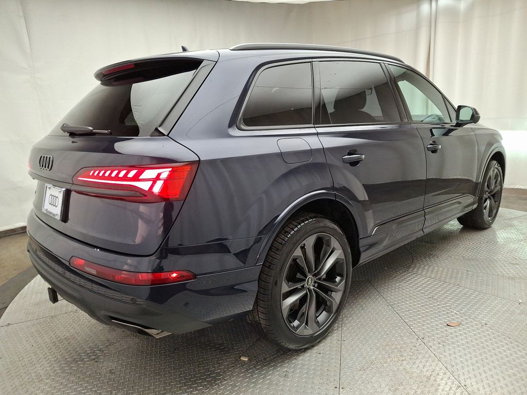 2025 Audi Q7  3