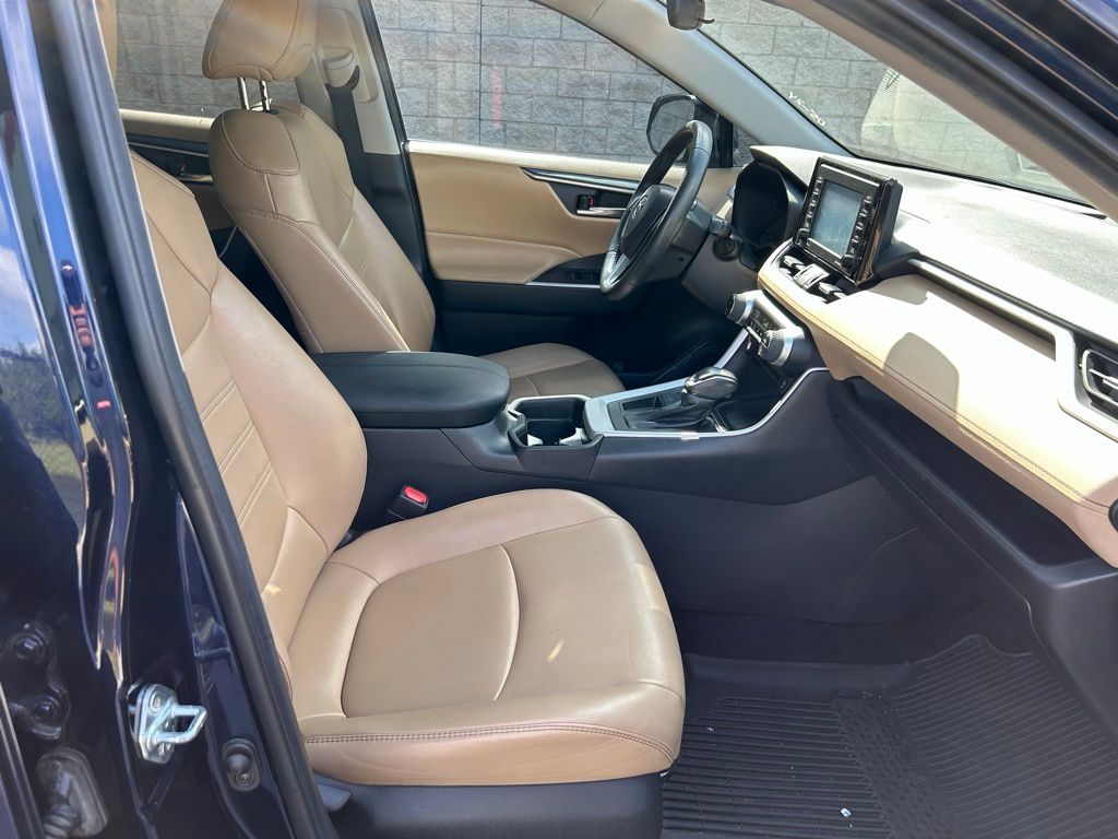 2021 Toyota RAV4 XLE Premium 15