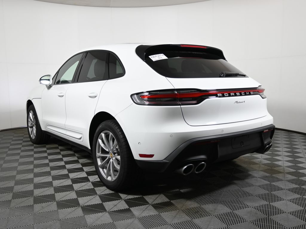 Thumbnail: 2025 Porsche Macan - 3