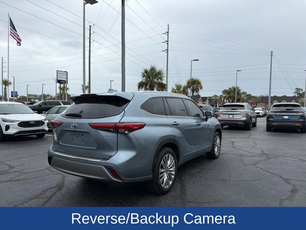 2023 Toyota Highlander Hybrid Platinum