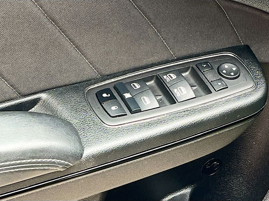 Used 2023 Green Dodge SXT image 18