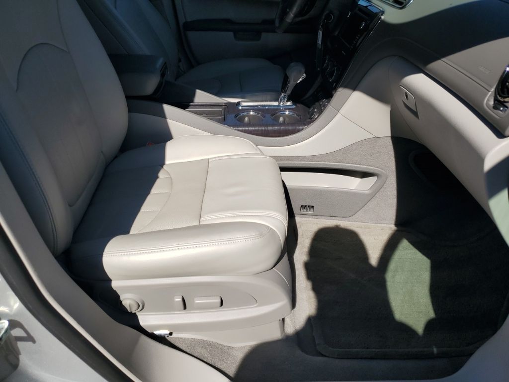 Used Car 2017 Buick Enclave  Leather Group For Sale Under $25,000 In Austin, Texas