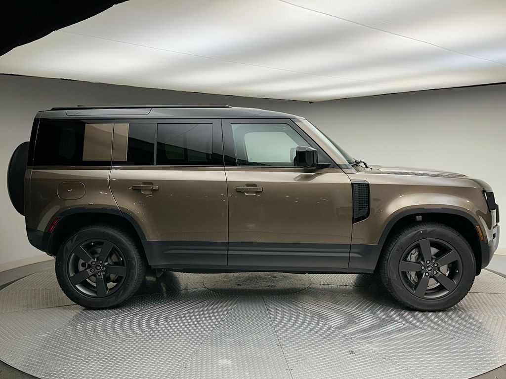 2025 Land Rover Defender 110 4