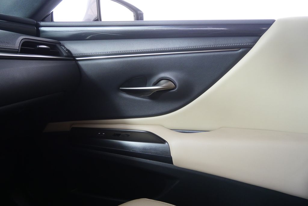 Thumbnail: 2019 Lexus ES - 22