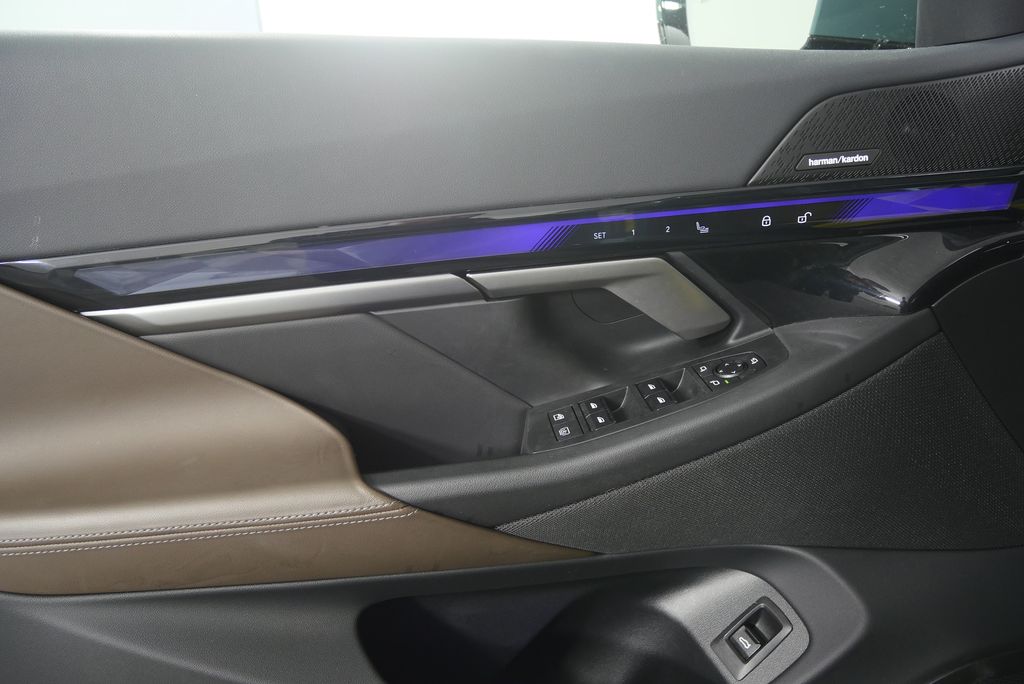 Thumbnail: 2025 BMW i5 - 9