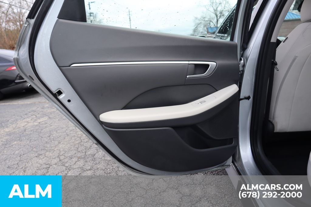 Used 2025 Silver Hyundai SEL image 19