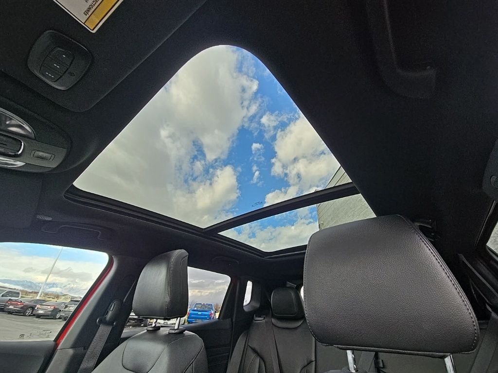 Used 2022 Red Jeep Limited image 38