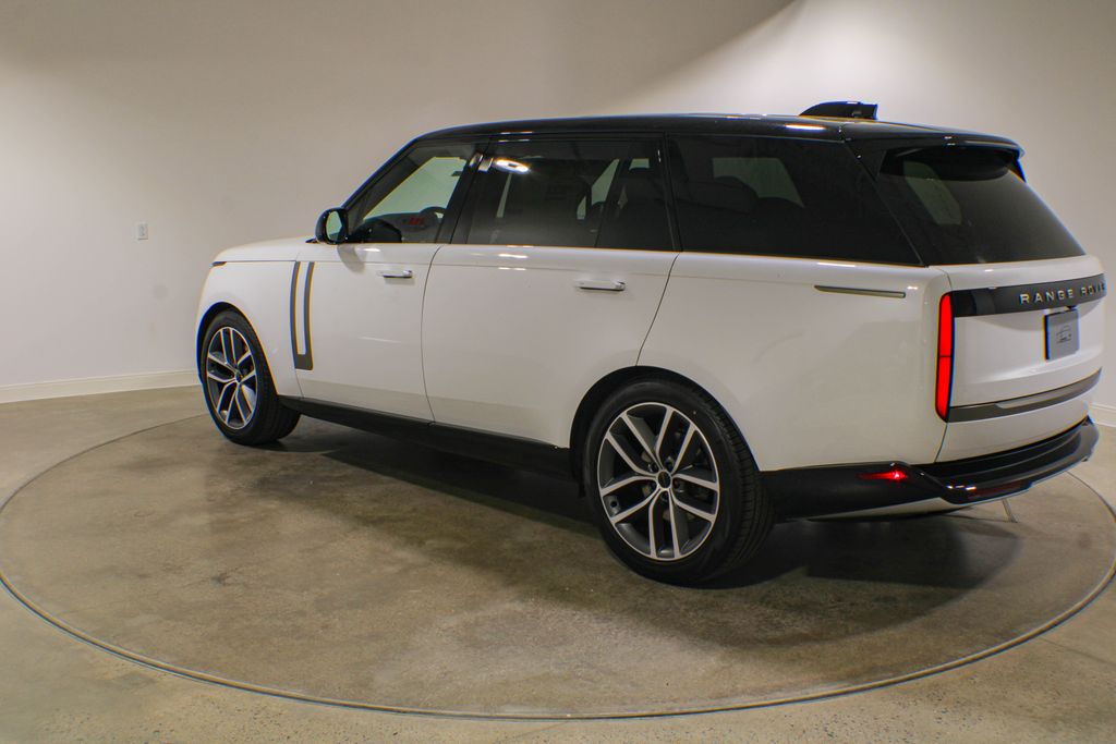 New 2026 White Land Rover SE image 3
