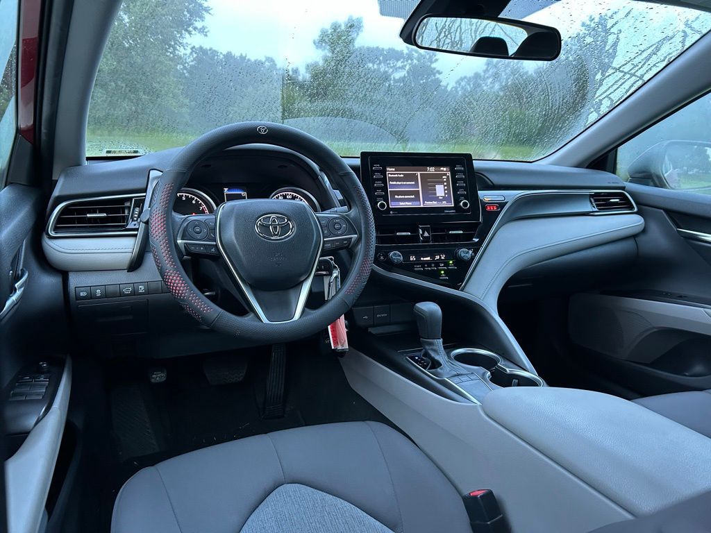 Thumbnail: 2022 Toyota Camry - 12