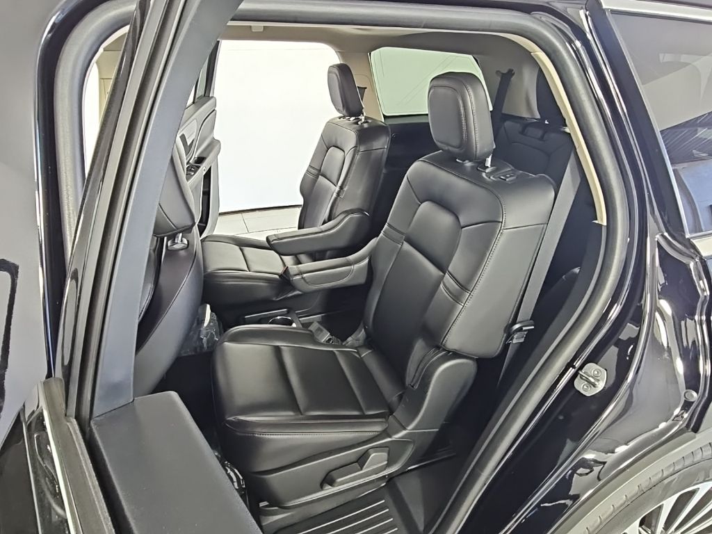 Thumbnail: 2023 Lincoln Aviator - 22