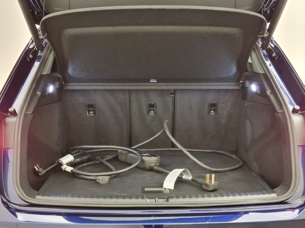 Thumbnail: 2023 Audi Q4 e-tron - 10