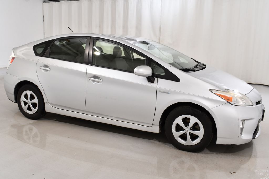 Used 2013  Toyota Two Hybrid image 5