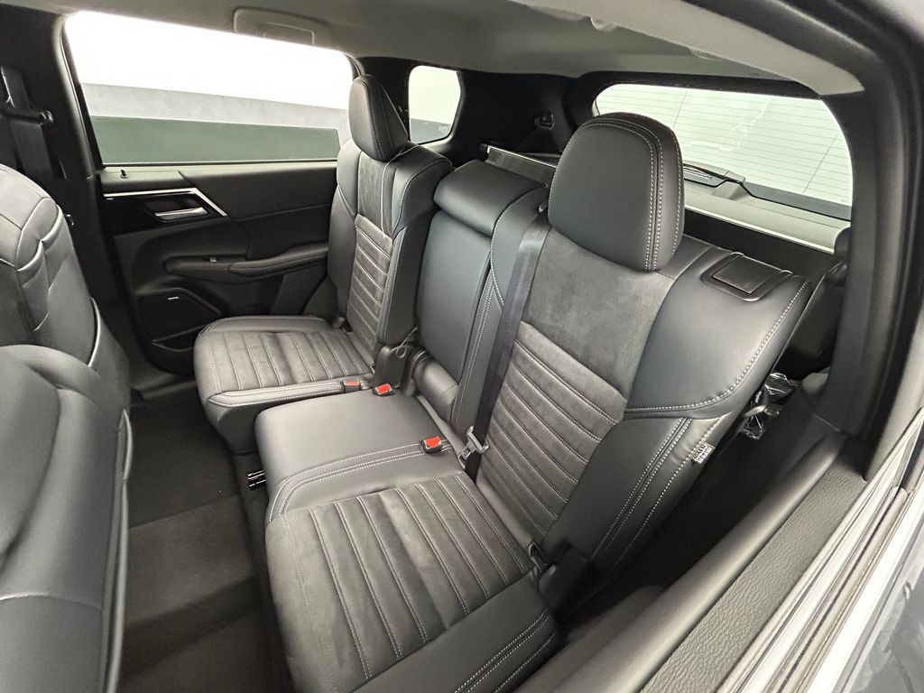 New 2026 Graphite Gray Mitsubishi SE image 41