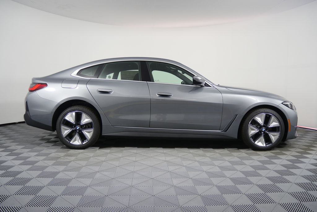 Thumbnail: 2025 BMW i4 - 2