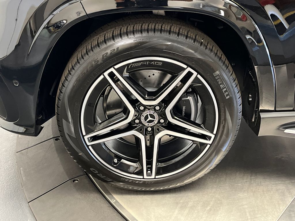 2025 Mercedes-Benz GLS 450 4MATIC 10