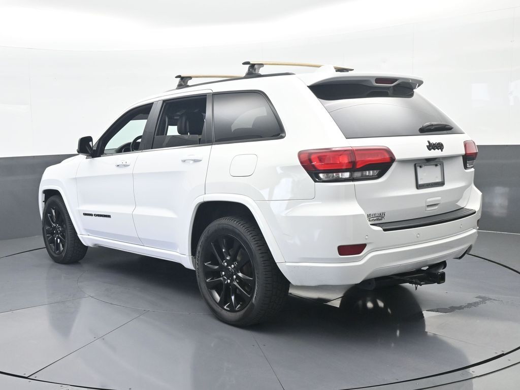Used 2018 Bright White Clearcoat Jeep Altitude image 4
