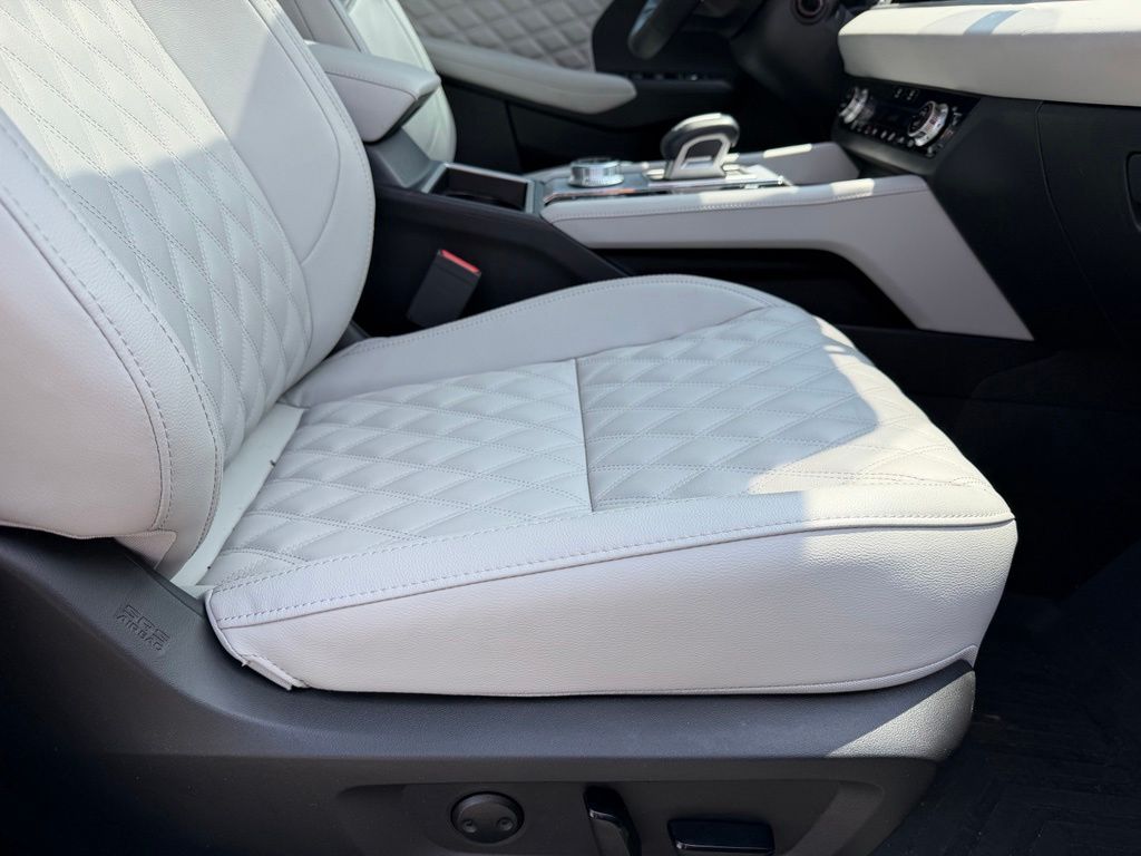 Used 2025 Mitsubishi Outlander PHEV SUV