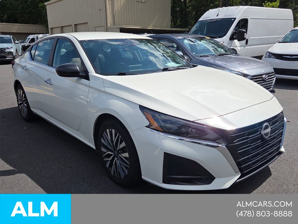 Used 2025 White Nissan 2.5 SV image 8