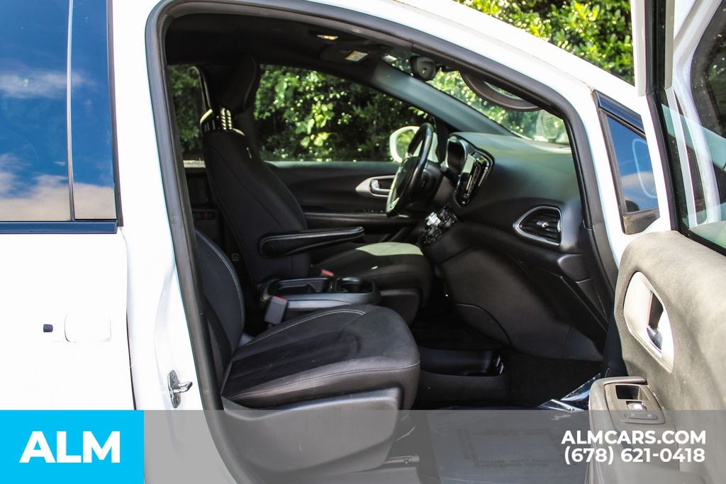 Used 2019 White Chrysler Touring Plus image 22