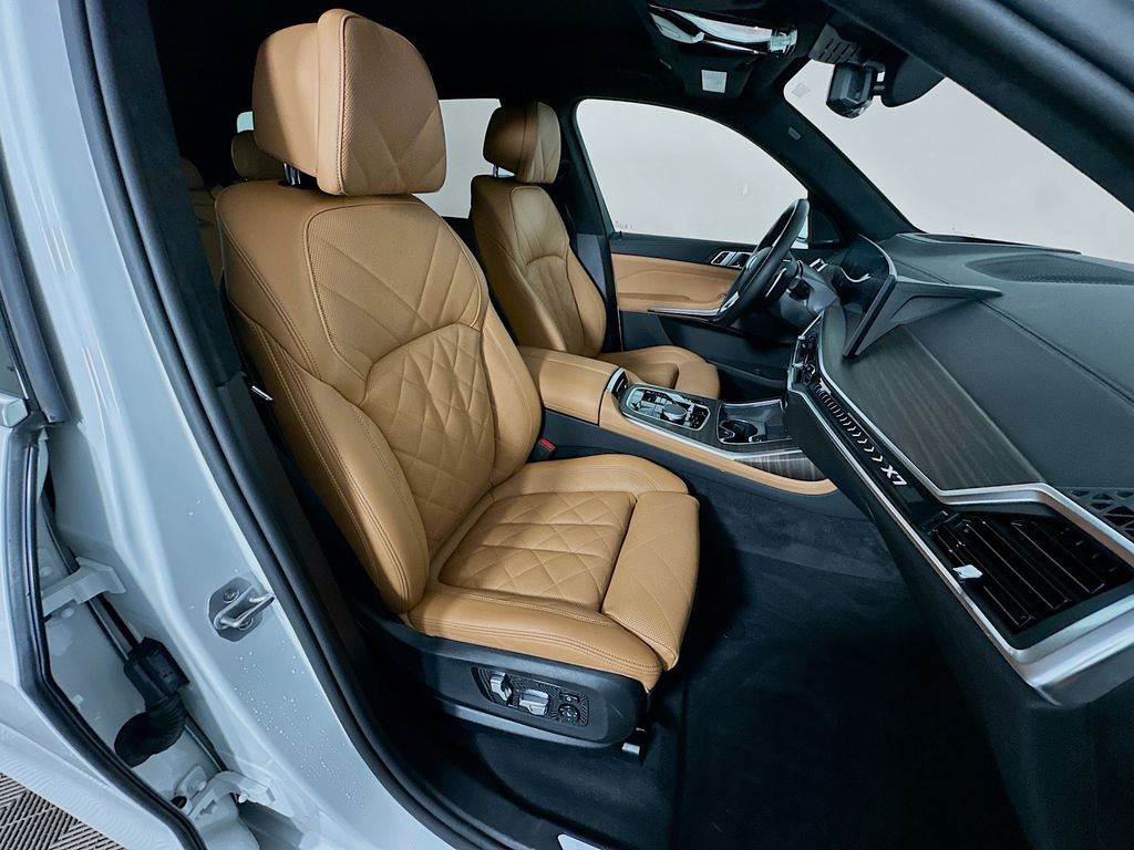 Thumbnail: 2025 BMW X7 - 30