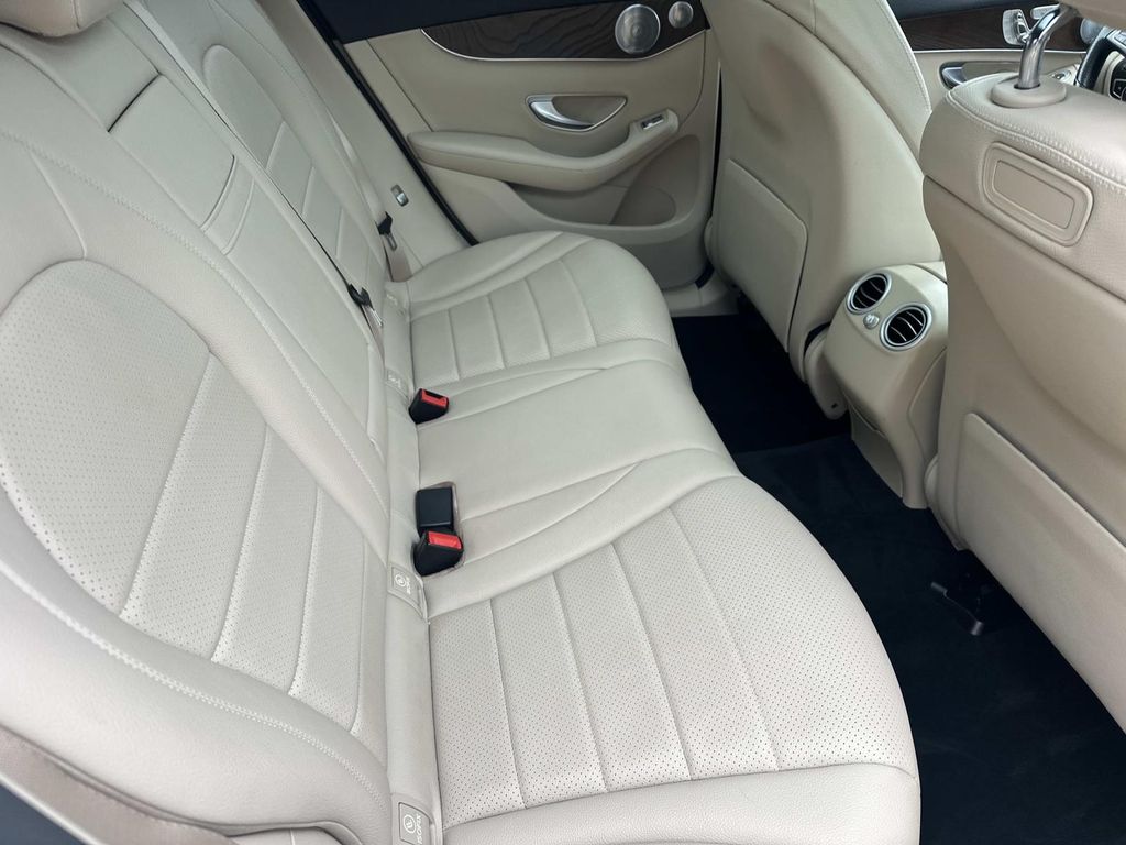 Thumbnail: 2018 Mercedes-Benz GLC - 23