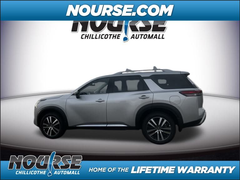 2024 Nissan Pathfinder Platinum photo