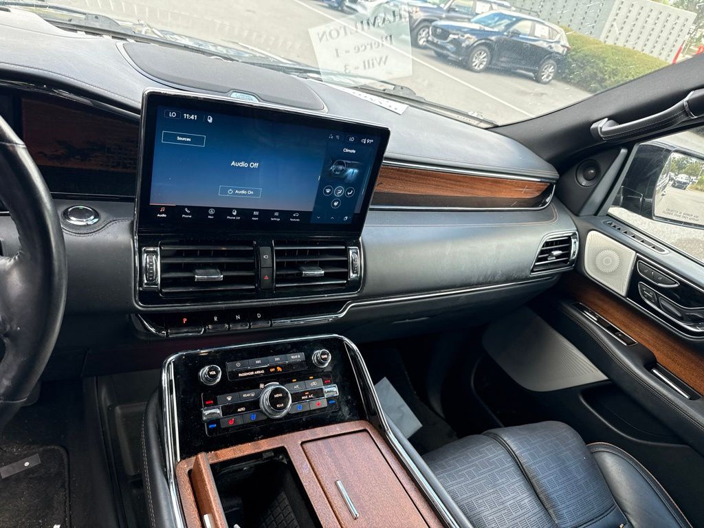 2022 Lincoln Navigator Black Label