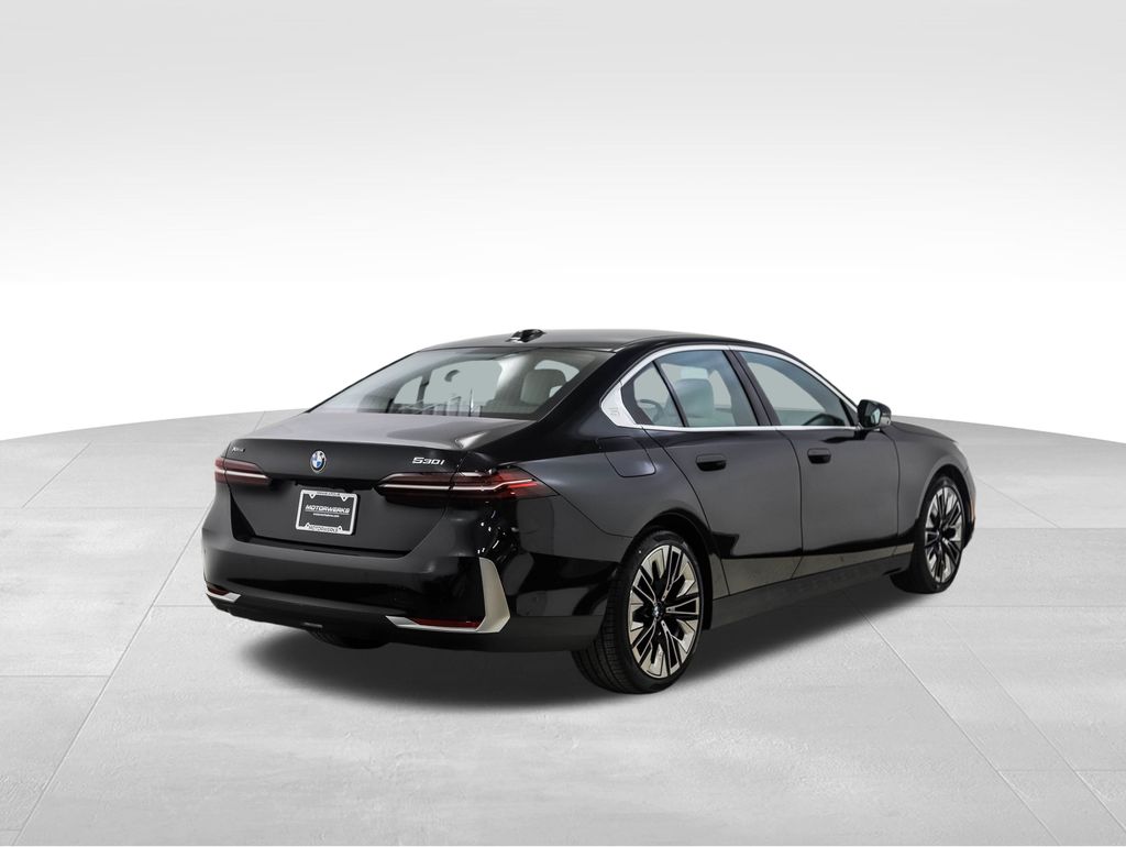 Thumbnail: 2025 BMW 5 Series - 5