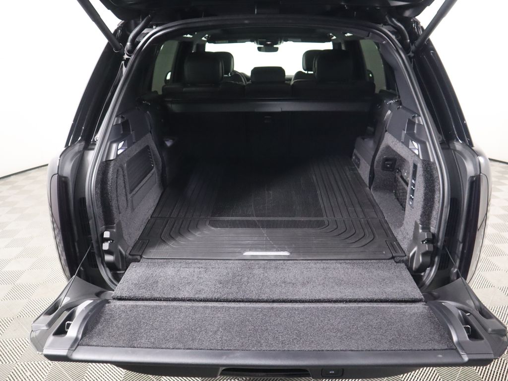 Thumbnail: 2025 Land Rover Range Rover - 30