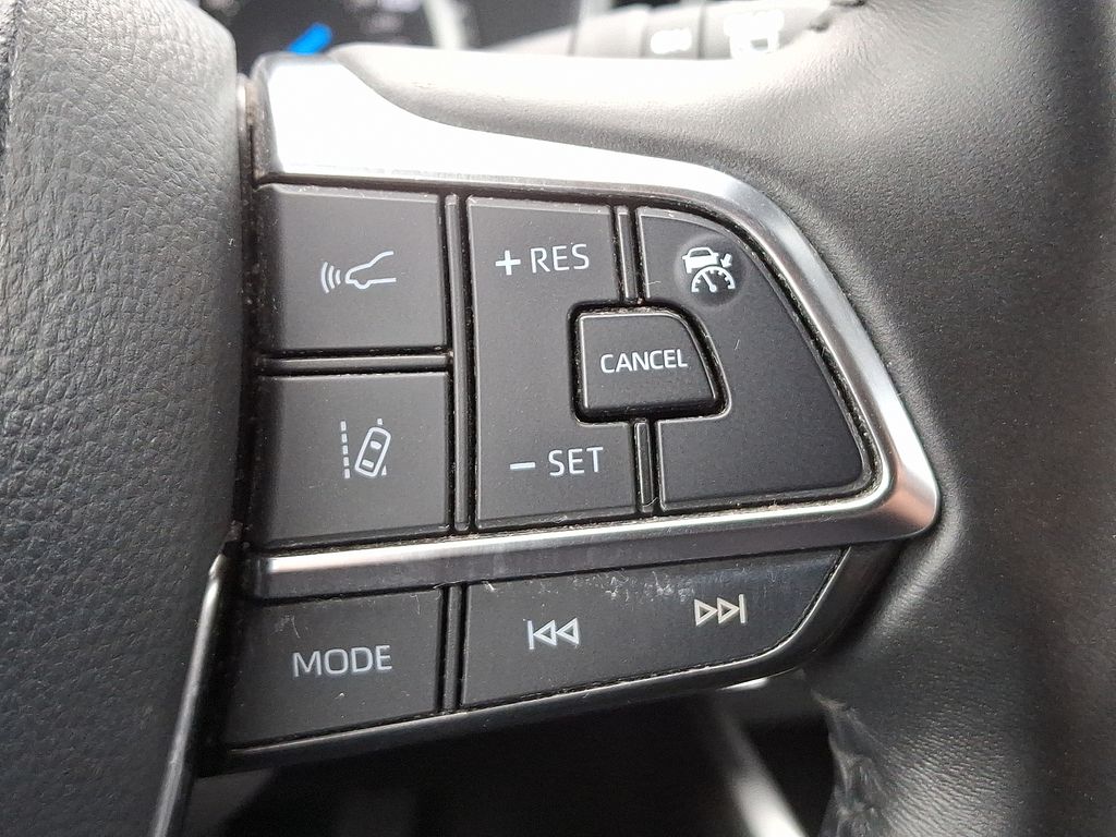 Thumbnail: 2021 Toyota Highlander - 23