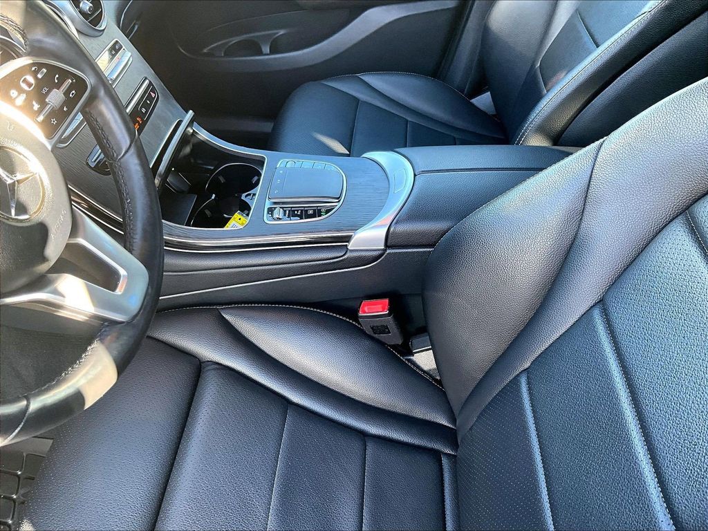 2022 Mercedes-Benz GLC — photo 20