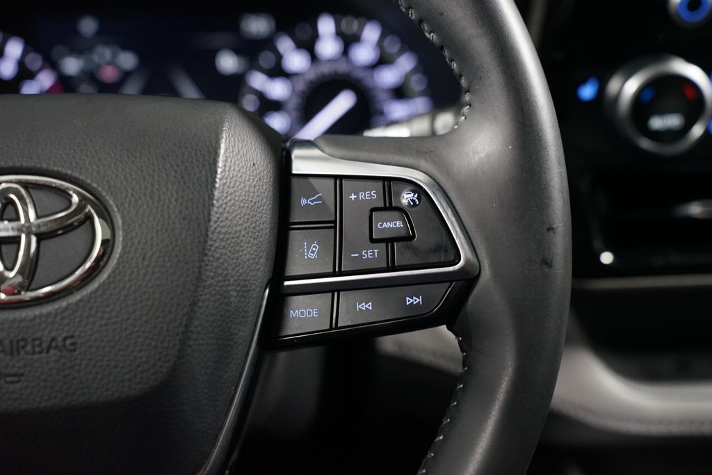 Thumbnail: 2020 Toyota Highlander - 13