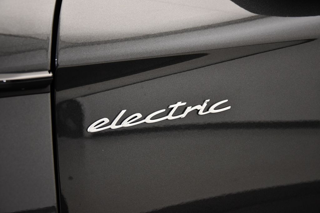 Thumbnail: 2025 Porsche Taycan - 10