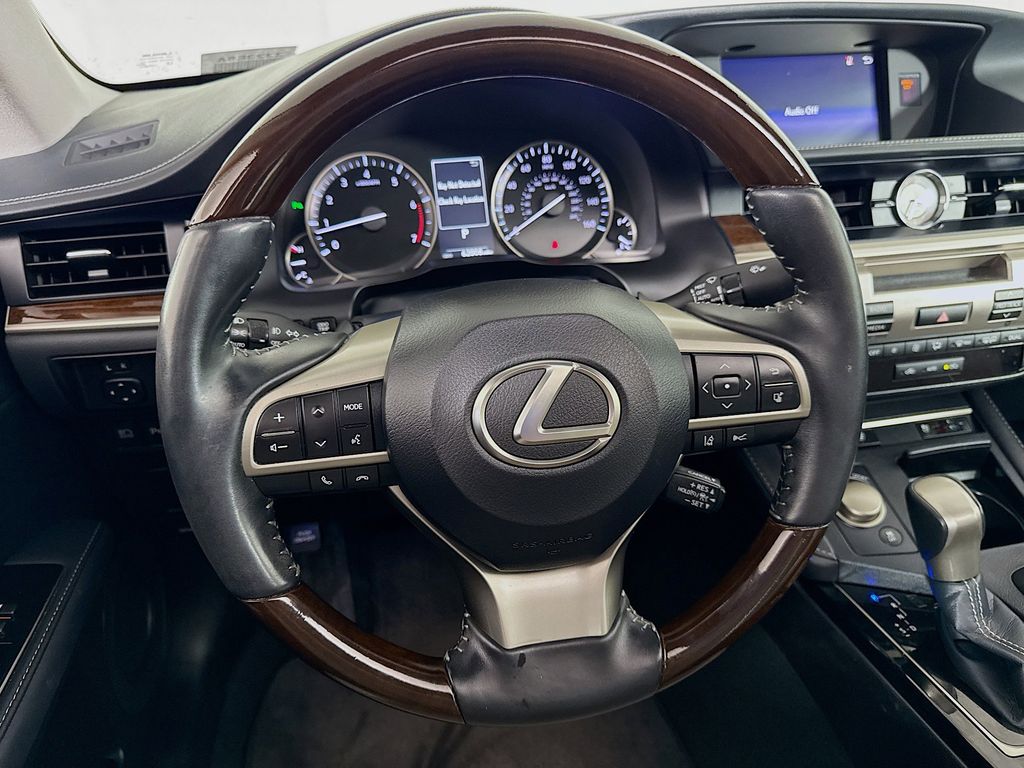 Thumbnail: 2017 Lexus ES - 11