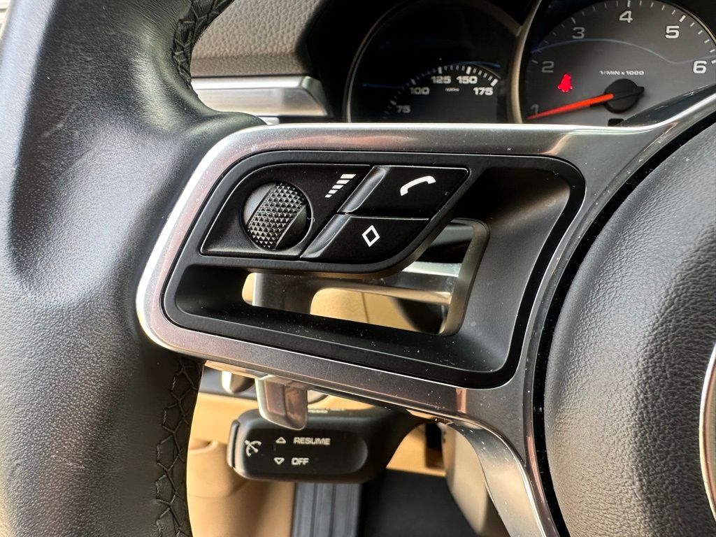Thumbnail: 2018 Porsche Macan - 22