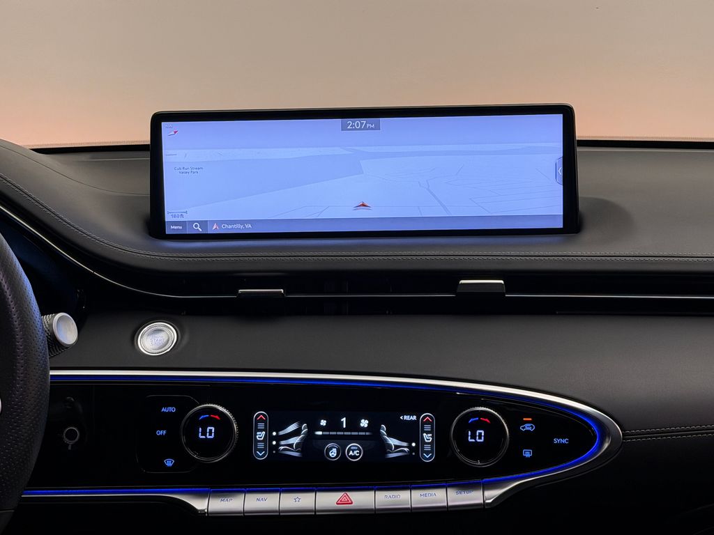 Thumbnail: 2023 Genesis GV70 - 21