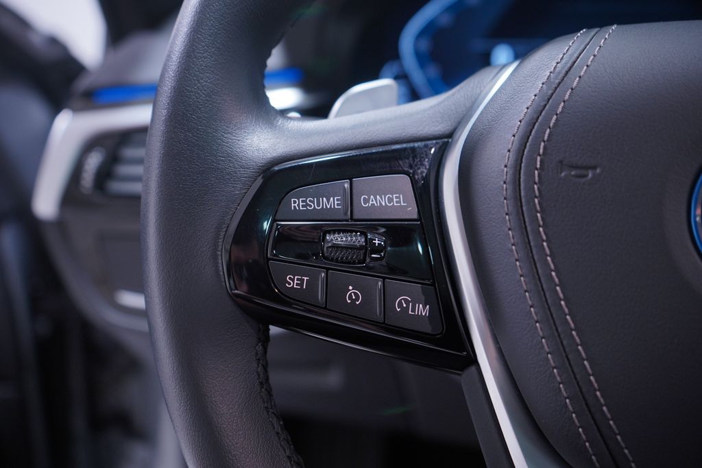 Thumbnail: 2023 BMW 5 Series - 20