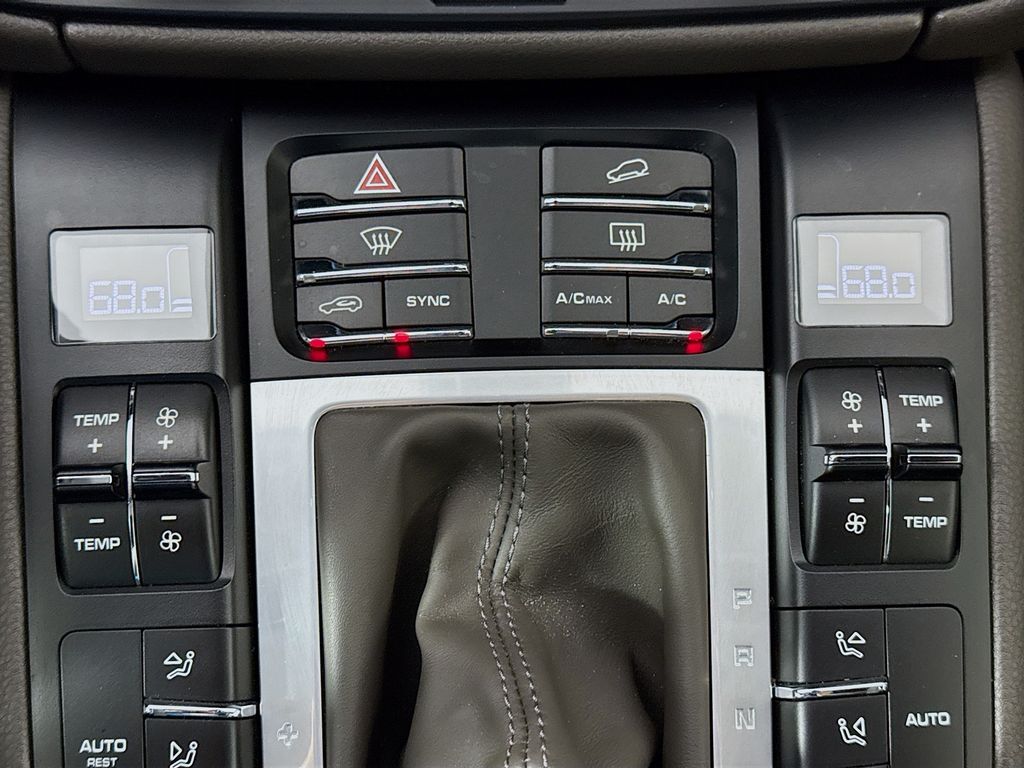 Thumbnail: 2020 Porsche Macan - 16