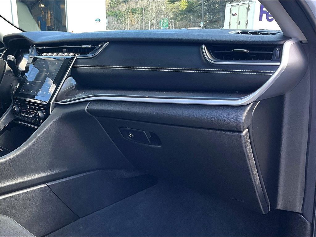 2022 Jeep Grand Cherokee — photo 17