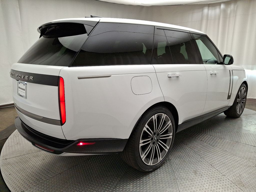 2025 Land Rover Range Rover SE 3