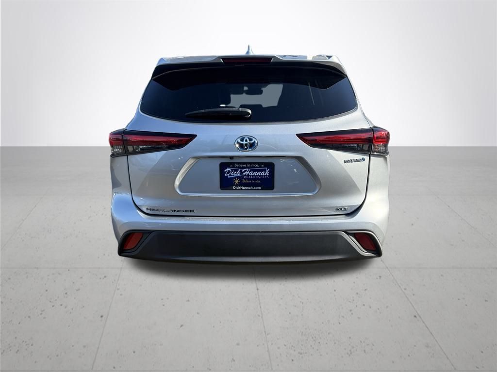 2022 Toyota Highlander Hybrid XLE