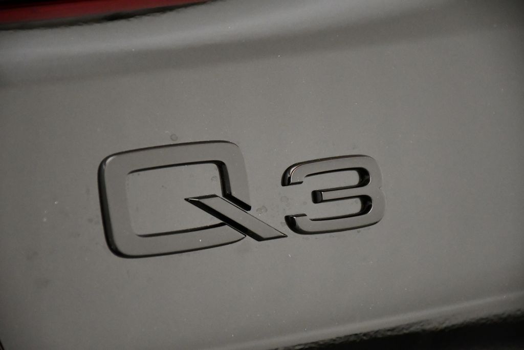 Thumbnail: 2025 Audi Q3 - 9