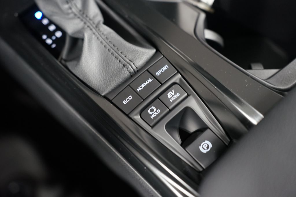 2025 Toyota Camry SE 23