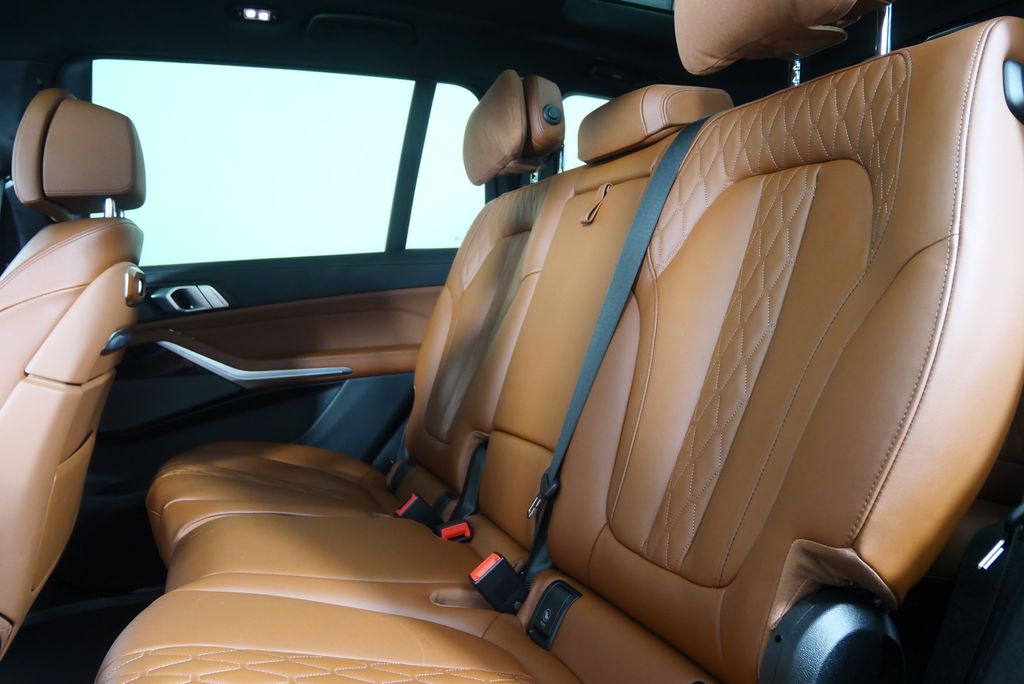 Thumbnail: 2025 BMW X7 - 16
